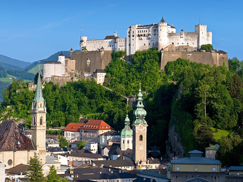 Nằm ở bang Salzburg của nước Áo,  lâu đài Hohensalzburg nổi tiếng thế giới vì lịch sử lâu đời cũng như nét độc đáo trong kiến trúc. Ảnh: Salzburg.citysam.de