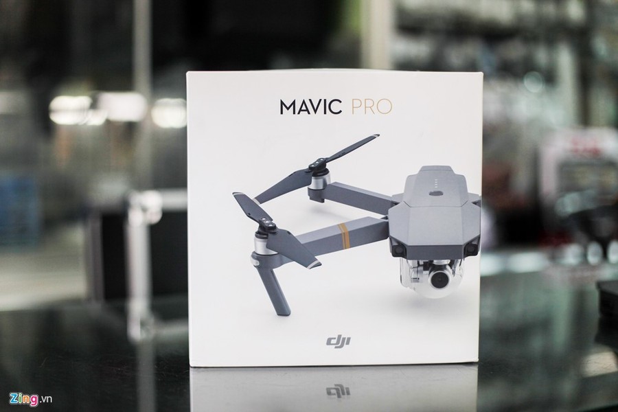  Camera bay DJI Mavic Pro là một trong những drone ấn tượng nhất hiện nay với tốc độ bay và độ cao vượt xa các model cùng phân khúc nhưPhantom 4, GoPro Karma.