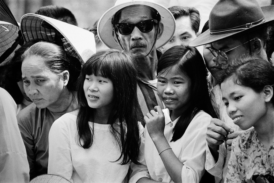 Các thiếu nữ ở miền Nam thời chiến tranh Việt Nam, 1967. Ảnh: Philip Jones Griffiths/ Magnum.