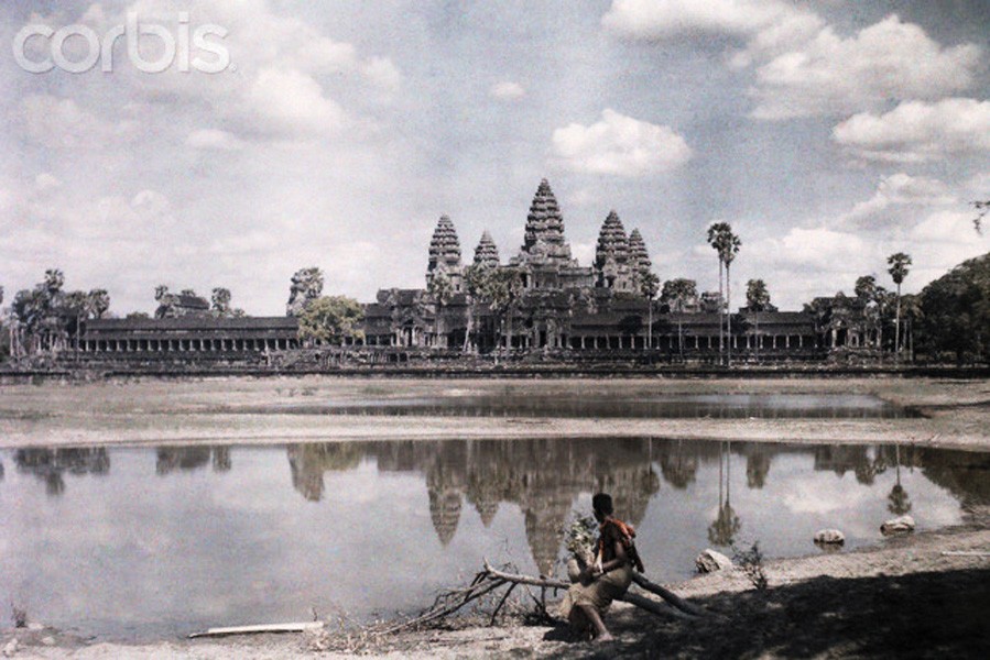 Toàn cảnh khu đền Angkor Wat, Campuchia năm 1928. Ảnh: Gervais Courtellemont/ National Geographic Society/ Corbis.