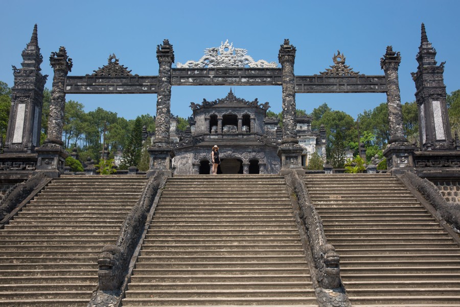 Cổng tam quan bề thế của lăng vua Khải Định, vị vua thứ 12 của nhà Nguyễn. Ảnh: Marc Molenaar/500px.com.