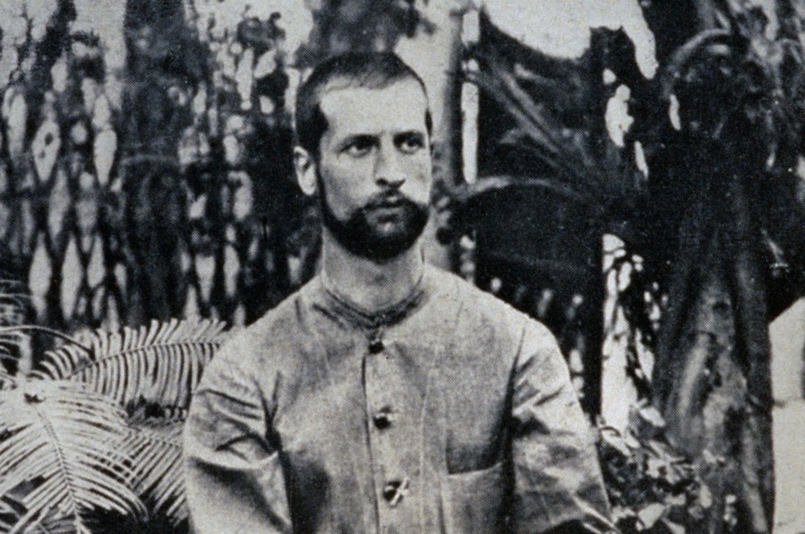 Alexandre Émile Jean Yersin (1863 – 1943) là bác sĩ y khoa, nhà vi khuẩn học, và nhà thám hiểm nổi tiếng người Pháp gốc Thụy Sĩ. Trong lịch sử y khoa thế giới, ông được nhắc đến như là người đồng phát hiện ra trực khuẩn gây ra bệnh dịch hạch.