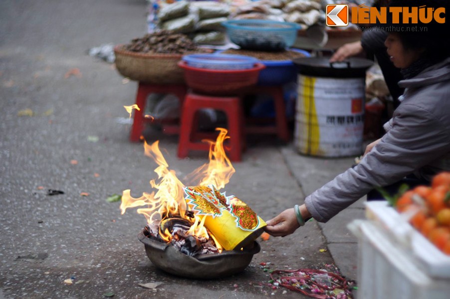 Ngày 23 tháng Chạp ở một số nước châu Á như Việt Nam, Trung Quốc... là ngày lễ cúng Táo Quân hay tiễn Ông Công Ông Táo lên trời. Đây là một ngày lễ quan trọng, được nhiều người coi là cột mốc đánh dấu sự khởi đầu của ngày Tết cổ truyền.