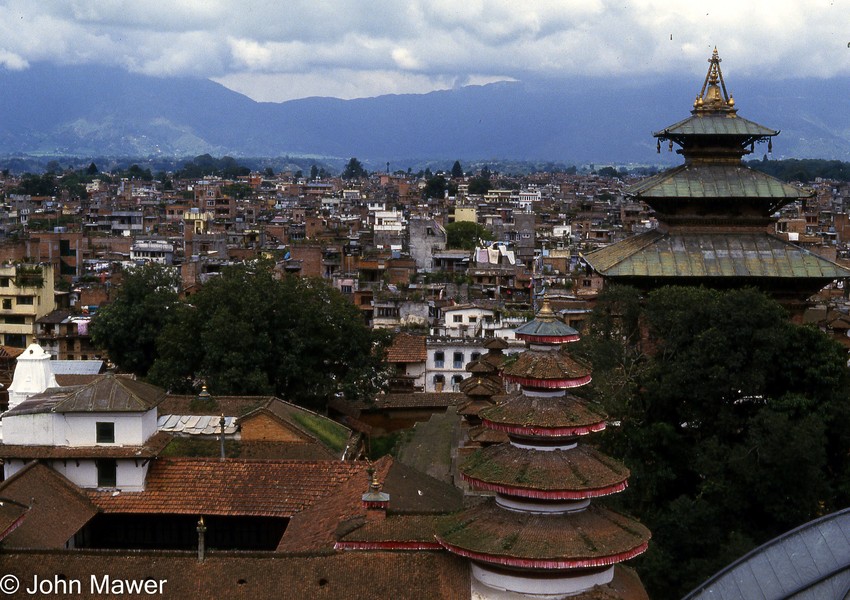 Khu đô thị cổ Bhaktapur ở thung lũng Kathmandu nhìn từ trên cao,  Nepal năm 1987. Ảnh: John Mawer Flickr.