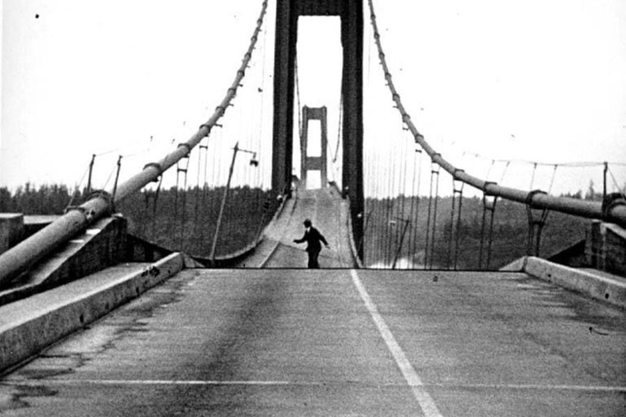 Vào ngày 7/11/1940, cả nước Mỹ đã bàng hoàng khi  cầu Tacoma Narrows, câu cầu treo được coi là một “kỳ quan xây dựng” thời hiện đại, bị sập do gió lớn, chỉ 4 tháng sau khi được đưa vào hoạt động.