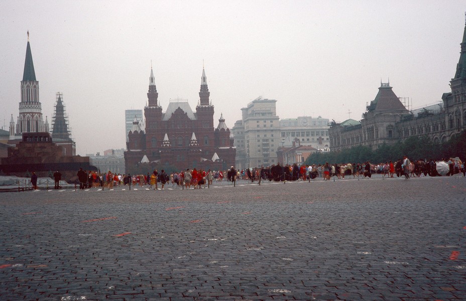 Trên Quảng trường Đỏ, thành phố  Moscow năm 1975. Ảnh: Mark Susina Flickr.