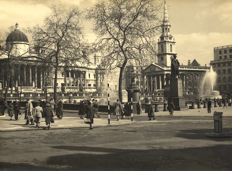 Quảng trường Trafalgar ở  London thập niên 1950. Ảnh: blackthorne57 Flickr.