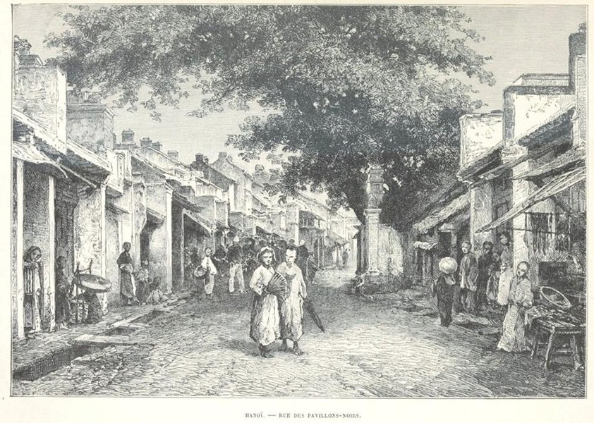 Trên phố Cờ Đen (nay là phố Mã Mây),  Hà Nội năm 1884-1885.