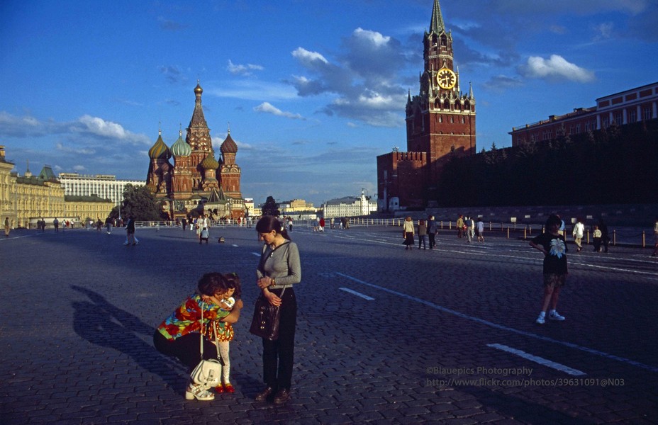 Trên Quảng trường Đỏ ở thành phố Moscow, tháng 7/1998. Ảnh: Gunter Hartnagel/Flickr.