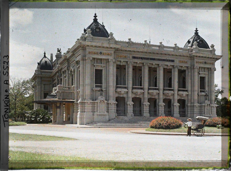 Toàn cảnh Nhà hát Lớn  Hà Nội năm 1915. Ảnh: Léon Busy/Collections.albert-kahn.hauts-de-seine.fr.