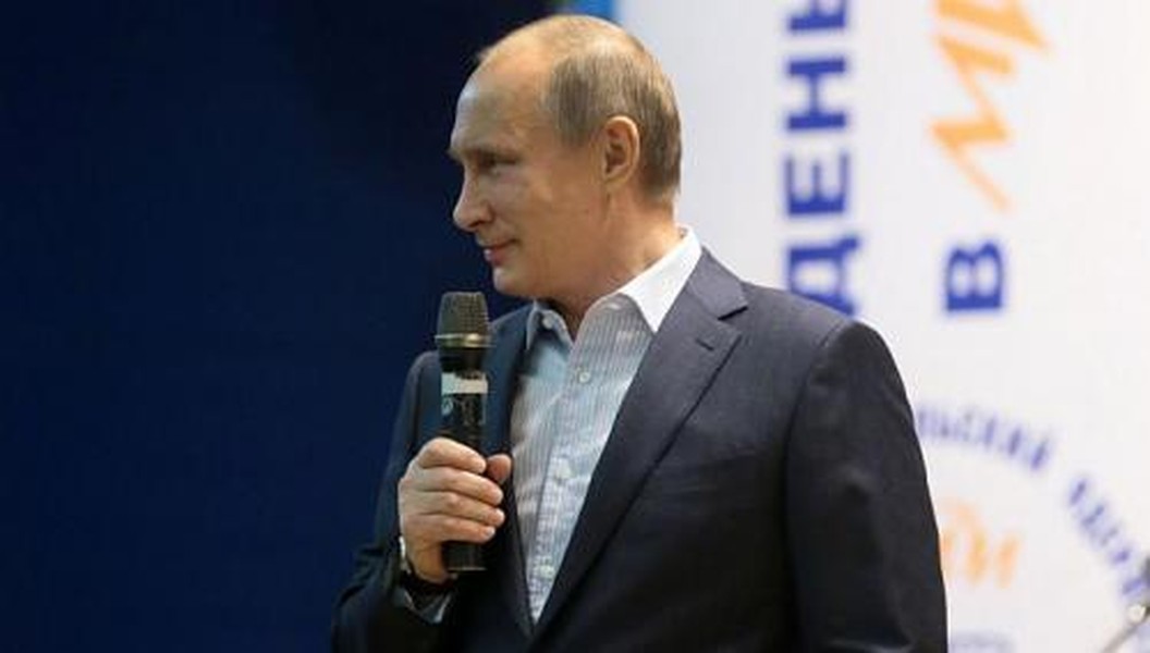 Theo đó, hôm 22/1, nhân Ngày Sinh viên, Tổng thống Putin đã tới thăm sinh viên và giảng viên của trường Trường Đại học nghiên cứu hạt nhân Quốc gia (MEPH).