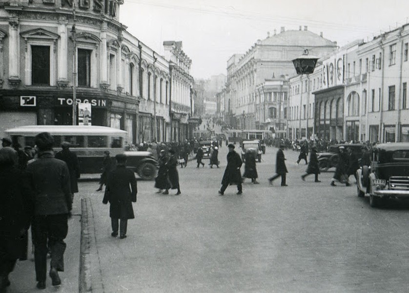 Khung cảnh đường phố  Moscow thời Liên Xô năm 1935 qua ống kính Eirik Sundvor.