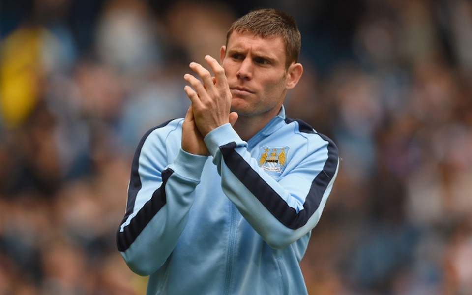 Không tìm được chỗ đứng tại Man City, James Milner đã bị quyến rũ bởi bản hợp đồng mà Liverpool mời chào trong kì chuyển nhượng mùa hè. Với khả năng linh hoạt trong khâu giữ bóng và chuyền bóng chính xác, James Milner được NHM Liverpool kì vọng sẽ thay thế xứng đáng tượng đài Steven Gerrard. Nhưng điều đáng nói hơn đó là Liverpool không phải mất bất kì phí chuyển nhượng nào để đưa James Milner về sân Anfield.