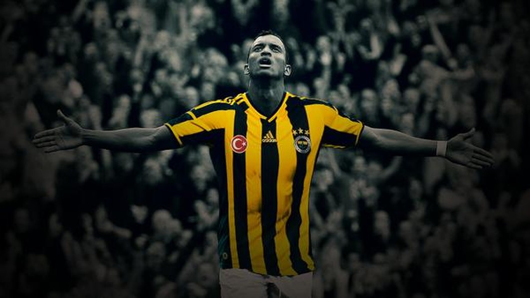 Luis Nani (Fenerbahce - 17/11/1986): Nani là cầu thủ điển hình cho ngôi sao  cung Bọ Cạp, khi sở hữu tính cách mạnh mẽ và sáng suốt. Nhưng mùa giải vừa qua, cầu thủ người Bồ Đào Nha này không còn nằm trong kế hoạch của HLV Luis Van Gaal nữa nên đã phải rời Man United để tới bến đỗ mới là CLB Fenerbahce.