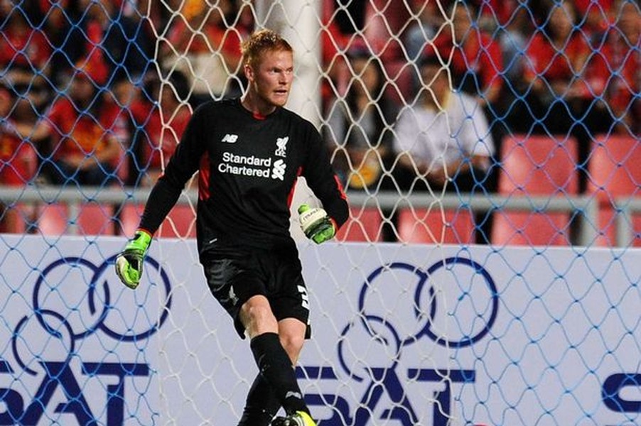 Thủ môn đứng trong khung thành của  đội hình tệ nhất vòng 17 Premier League là Adam Bogdan. Thủ môn này đã có trận đấu ra mắt Liverpool tại Premier League rất tệ hại với những sai lầm ngớ ngẩn khiến đội nhà sớm bị thủng lưới.