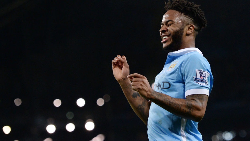 Gia nhập Man City mùa hè vừa rồi với giá lên đến 49 triệu bảng, Raheem Sterling trở thành bản hợp đồng đắt thứ 3 Premier League. Hiện tại cầu thủ trẻ người Anh cũng là một trong số những  cầu thủ trẻ giàu nhất thế giới với giá trị tài sản ròng lên đến 23 triệu USD, con số có thể tăng cao hơn nữa trong tương lai.