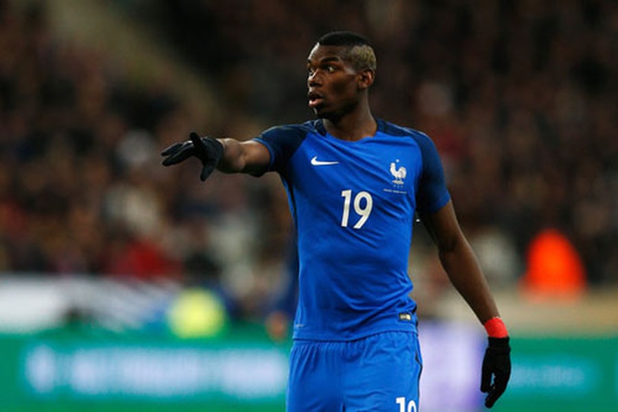 Paul Pogba là ngôi sao mai được nhiều NHM không chỉ của chủ nhà Pháp mà còn trên thế giới kỳ vọng sẽ tỏa sáng tại  Euro 2016. Sở hữu sự năng nổ cùng kỹ thuật cá nhân tốt, cầu thủ của CLB Juventus đã thể hiện được mình tại các giải đấu tại châu Âu. Ảnh trong bài: Goal.com.