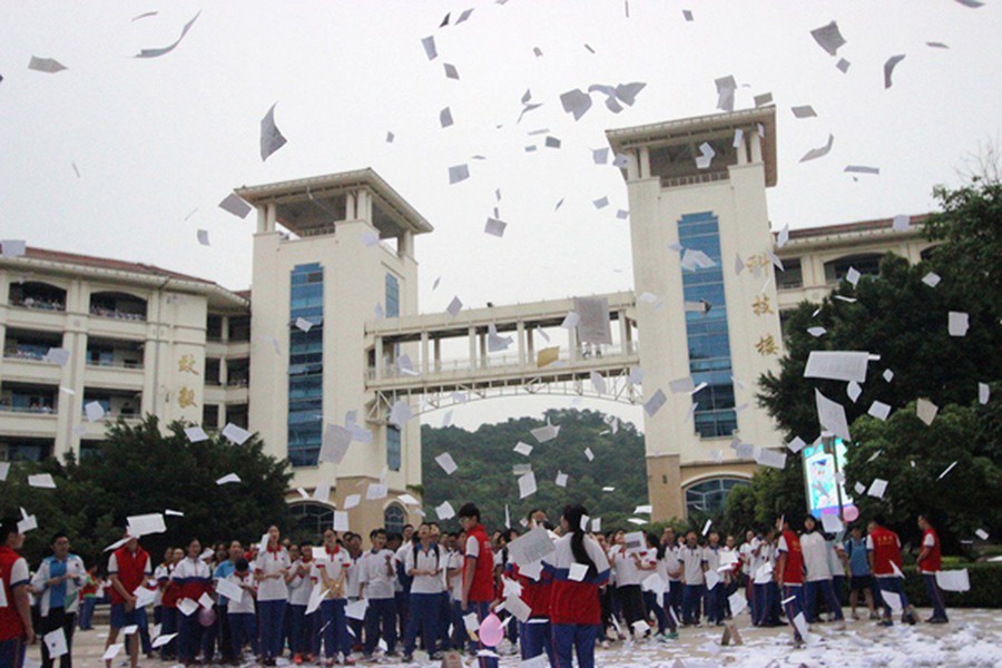 Bất cứ ở nơi đâu trên thế giới, áp lực học hành và thi cử luôn là gánh nặng vô hình với học sinh đặc biệt là các sĩ tử cuối cấp.