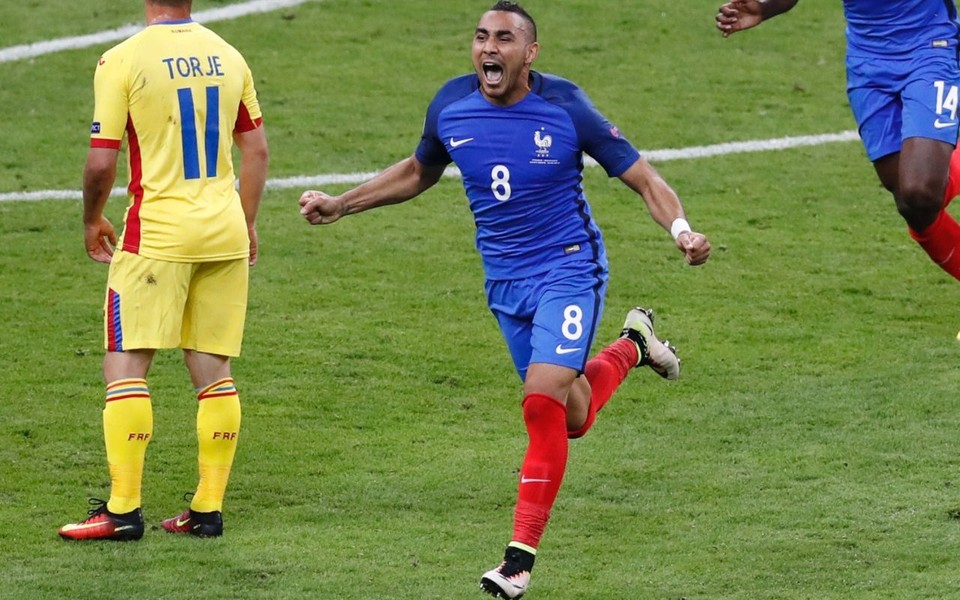 Dimitri Payet chính là cái tên nổi bật nhất của ĐT Pháp sau khi vòng đấu bảng  Euro 2016 khép lại. Ngay trận mở màn, Payet đã gây ấn tượng mạnh mẽ với một siêu phẩm vào lưới Romania giúp đội nhà kiếm trọn 3 điểm vào phút chót.