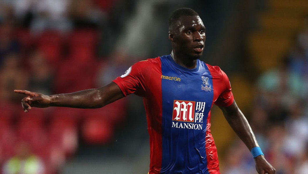 Sau thời gian thi đấu không thành công tại Liverpool, Christian Benteke đã chuyển tới Crystal Palace trong những ngày cuối của kỳ chuyển nhượng mùa hè giải  Ngoại hạng Anh với giá 37 triệu euro, tuy nhiên theo nhiều chuyên gia đánh giá cầu thủ này chỉ đáng 28,2 triệu euro.