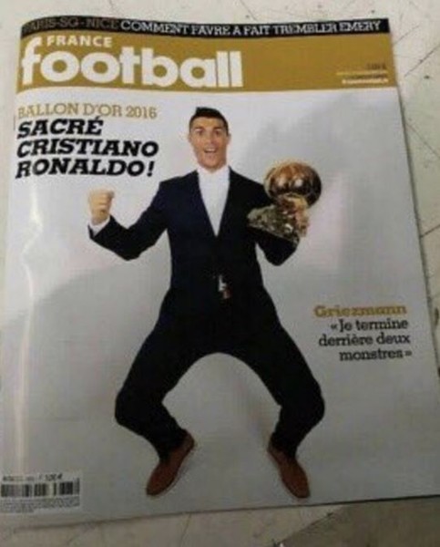 Mùa giải 2015/2016 được đánh giá là một năm vô cùng thành công cho Cristiano Ronaldo trên cả phương diện CLB lẫn ĐTQG. Chính vì vậy, danh hiệu  Quả Bóng Vàng 2016 khó thoát khỏi tay siêu sao người Bồ Đào Nha này. Ảnh: Francefootball.