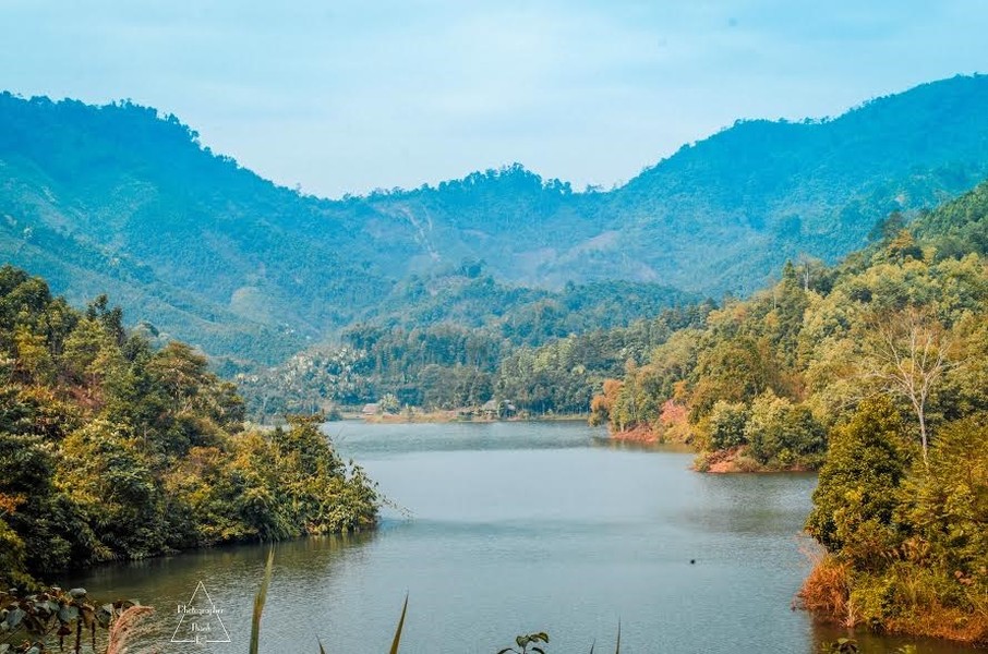 Hồ Thượng Long hay còn gọi là hồ Ly vừa qua là cái tên được nhiều thành viên trên những diễn đàn dành cho dân phượt nhắc tới nhờ cảnh vậy "sơn thủy hữu tình" vô cùng nên thơ.