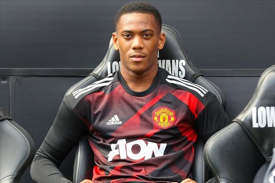  Chuyển nhượng bóng đá mới nhất từ Sky Sport, Anthony Martial vẫn chưa đồng ý lời đề nghị gia hạn mới nhất từ MU và đang chờ đợi một một thỏa thuận khác có lợi hơn cho bản thân.