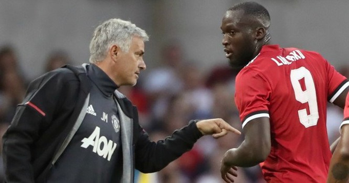  Chuyển nhượng bóng đá mới nhất từ The Sun, các CĐV MU muốn Mourinho bán Lukaku bởi thành tích ghi bàn quá kém của cầu thủ người Bỉ.