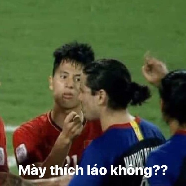 Đình Trọng vốn là cầu thủ khá lành trong đội hình  đội tuyển Việt Nam tại AFF Cup lần này, hiếm khi nào thấy cầu thủ số 21 này to tiếng với đối phương. Nhưng trước cảnh chơi xấu của Philippines với đồng đội, Trọng "sơ-vin" đã nổi điên và dằn mặt đối phương.