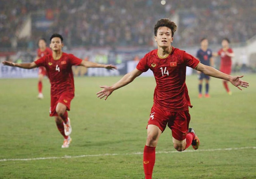  U23 Việt Nam vừa có chiến thắng hoành tráng với tỷ số 4-0 trước đại kình địch là U23 Thái Lan qua đó độc chiếm ngôi đầu bảng và có tấm vé đi thẳng vào VCK U23 châu Á 2020. Trong 4 bàn thắng mà các học trò HLV Park Hang-seo ghi được, thì pha "vẽ" siêu phẩm của tiền vệ Nguyễn Hoàng Đức đã làm mãn nhãn giới mộ điệu theo dõi trận cầu này.