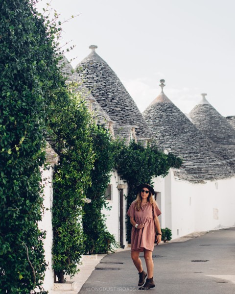 Thị trấn Alberobello (tỉnh Bari, nằm ở phía nam của Puglia, Italy) nổi tiếng khắp thế giới với kiến trúc nhà hình chóp mang tên gọi Trullo. (Ảnh: Alongdustyroads)