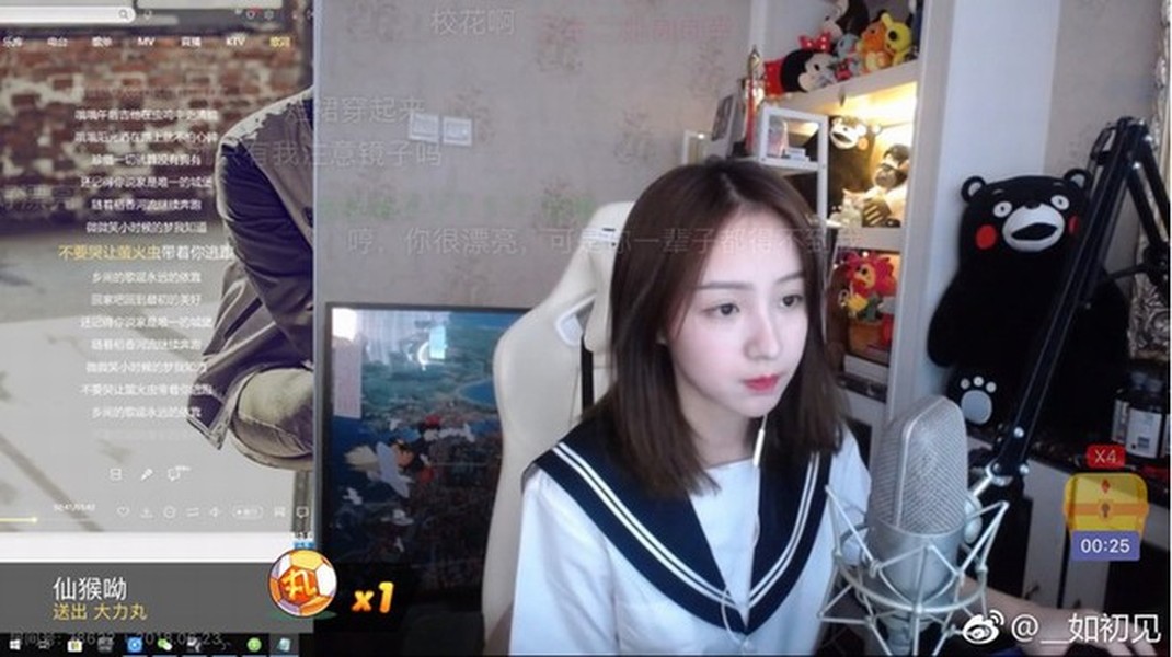 Châu Nhị Kha (tên tiếng Anh là Chloe, sinh năm 1995) ở Thâm Quyến, Quảng Đông hiện là một  nữ streamer nổi tiếng trực thuộc kênh DouyuTV - một kênh chuyên về âm nhạc và game nổi tiếng ở Trung Quốc.