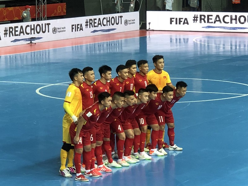 Đội tuyển Việt Nam đã có trận mở màn  Futsal World Cup 2021 với đối thủ đứng thứ 2 thế giới là Brazil. Một trận thua là điều ai cũng lường trước được đối với thầy trò HLV Phạm Minh Giang.