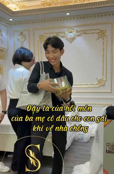 Trong ngày cưới trọng đại, bất kỳ bậc phụ huynh nào cũng muốn trao cho con chút  của hồi môn, lấy vốn liếng để làm ăn sau này. Món quà của cha mẹ cũng phần nào thể hiện bề thế, danh tiếng của gia đình.