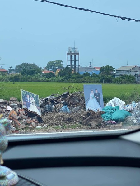 Trong đám cưới, những tấm  ảnh cưới là thứ không thể thiếu. Nó được các cặp đôi đầu tư kĩ lưỡng để chuẩn bị cho ngày trọng đại của mình.