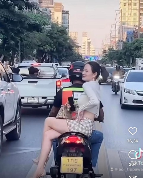 Trang phục khi tham gia giao thông khá quan trọng với những người đi xe hai bánh.