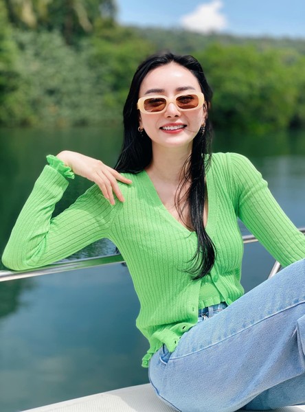 Angela Chu (tên thật là Minh Châu sinh năm 1991, quê An Giang) được mệnh danh là "hot girl thẩm mỹ" An Giang. Cô nàng từng nổi tiếng với hành trình "đập đi xây lại" khuôn mặt, thay đổi hoàn toàn diện mạo từ một cô gái có gương mặt tròn, làn da nhiều vết thâm trở thành hot girl xinh đẹp.