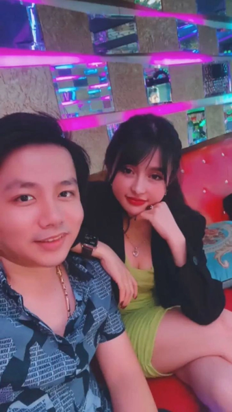 Nhắc đến Khoa Pug cư dân mạng cũng không còn xa lạ với nam YouTuber bởi những video trải nghiệm những thứ đắt tiền, độc lạ. Vậy nên anh chàng được rất nhiều người yêu mến.