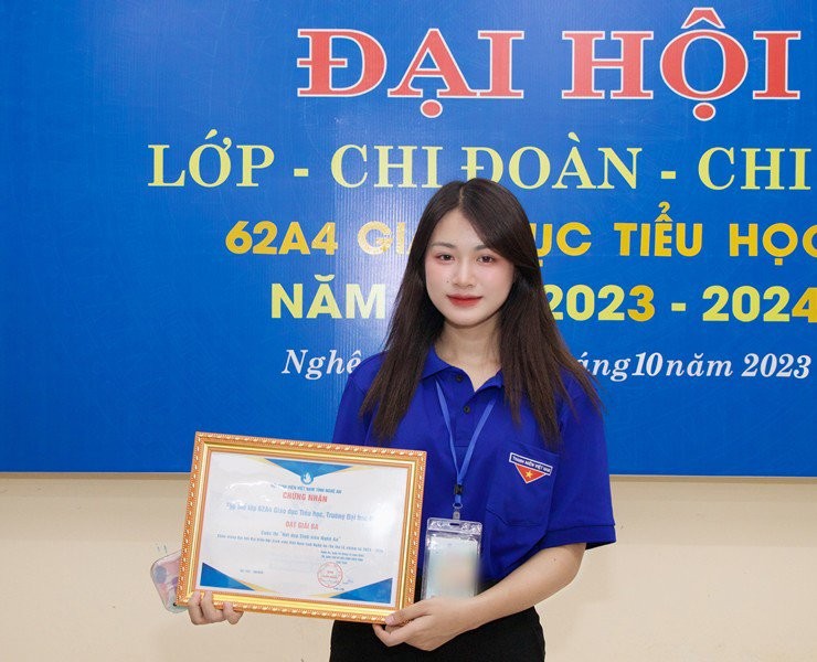 Mới đây trên trang fanpage Facebook hơn 3 triệu người theo dõi chia sẻ hình ảnh một cô gái mặc áo Đoàn thanh niên, nhận về nhiều lượt tương tác cao từ cộng đồng mạng.