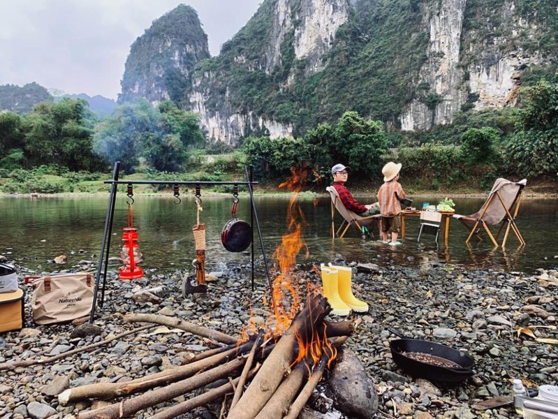 Nà Bờ Sông Bôi là điểm đến thuộc tỉnh Hòa Bình, cách Hà Nội khoảng 1h đi xe. Nơi đây được thiên nhiên ưu ái về cảnh quan với cây xanhh, dòng sông trong lành.