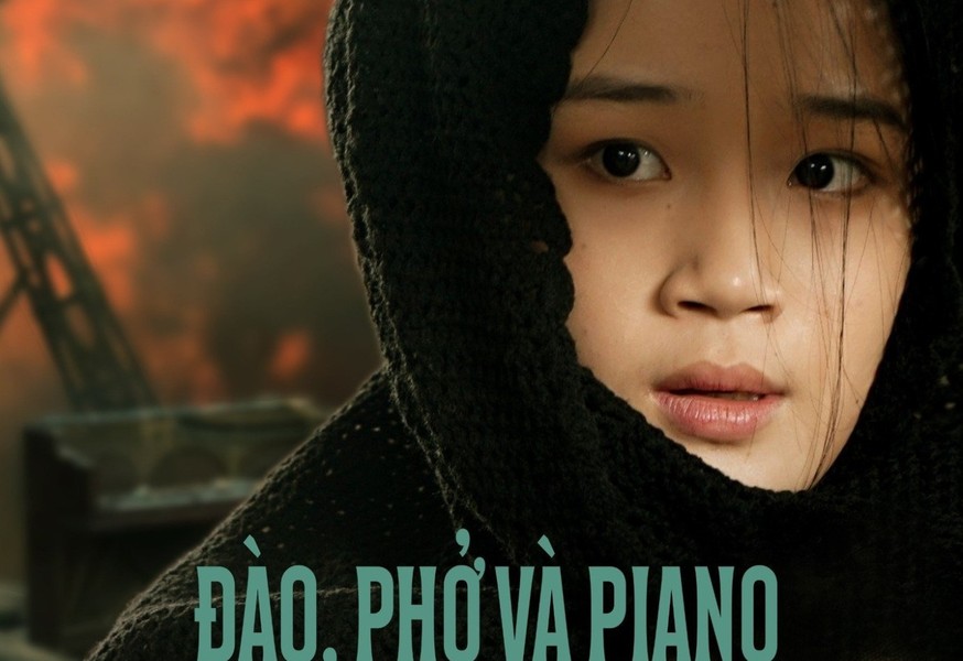 Bước ra từ màn ảnh của một bộ phim đang gây "bão" những ngày qua là "Đào, phở và piano", cô nàng Thùy Linh (sinh năm 2003) để lại ấn tượng sâu đậm với khán giả.