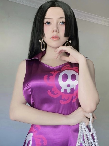 Arisa Nguyễn (Nguyễn Hữu Phương Uyên) với sự nghiệp và tên tuổi trong lĩnh vực cosplay ngày càng lên cao, thu hút được một lượng lớn người theo dõi trên các nền tảng mạng xã hội.