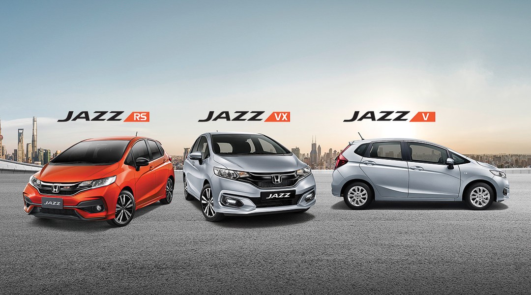 Đầu tiên, về giá bán, ba phiên bản  xe Honda Jazz mới có giá bán chênh lệch nhau khá nhiều. Cụ thể, phiên bản 1.5 V có giá điểm từ 539 triệu, bản 1.5 VX có giá từ 589 triệu đồng và 1.5 RS có giá từ 619 triệu đồng.