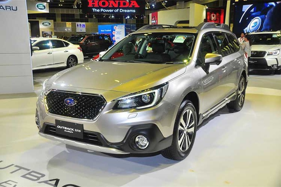  Subaru Outback 2018 Facelift là mẫu xe chiến lược vừa được nhà sản xuất ôtô Subaru ra mắt tại Triển lãm ôtô Singapore thời gian vừa qua và sắp tới sẽ chính thức trình làng thêm một thị trường Đông Nam Á khác, cụ thể là thị trường Malaysia ngay trong quý II/2018 tới đây.