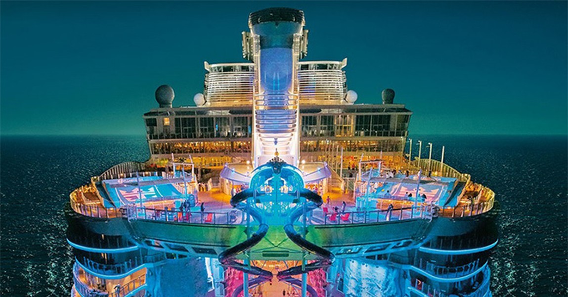 Với chiều dài 362m,  du thuyền Symphony of the Seas thuộc tập đoàn Royal Caribbean được xem là du thuyền lớn nhất thế giới.