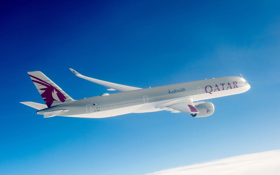 Mới đây, Airbus đã bàn giao  máy bay chở khách thân rộng A350-1000 đầu tiên trên thế giới cho Qatar Airways.