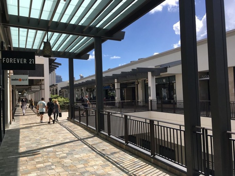 Nằm tại Honolulu (Hawaii, Mỹ), Ala Moana Shopping Center được trung tâm thương mại đắt giá nhất nước Mỹ.