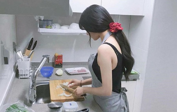 Chong ngoai tinh, vo lien tuc nau mon nay cho chong an va ket qua khong ngo
