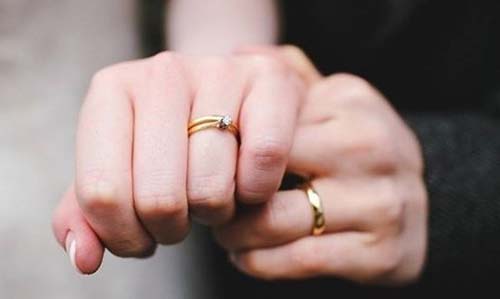 Yêu người kém tuổi: Điều đáng sợ là không biết phải chờ đợi đến bao giờ Yeu nguoi kem tuoi: Dieu dang so la khong biet phai cho doi den bao gio
