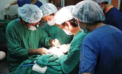 Hàng loạt thanh niên suýt mất “của quý” vì hành động dại dột Hang loat thanh nien suyt mat “cua quy” vi hanh dong dai dot